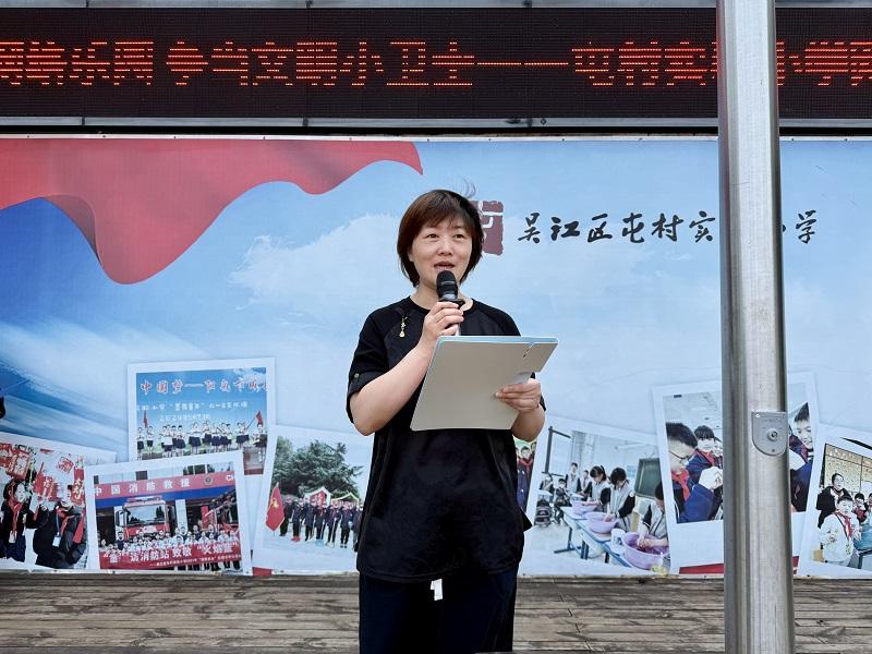 网络素养教育升旗仪式 (3).jpg